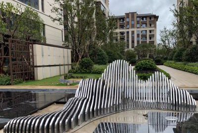 小區切面不銹鋼假山雕塑